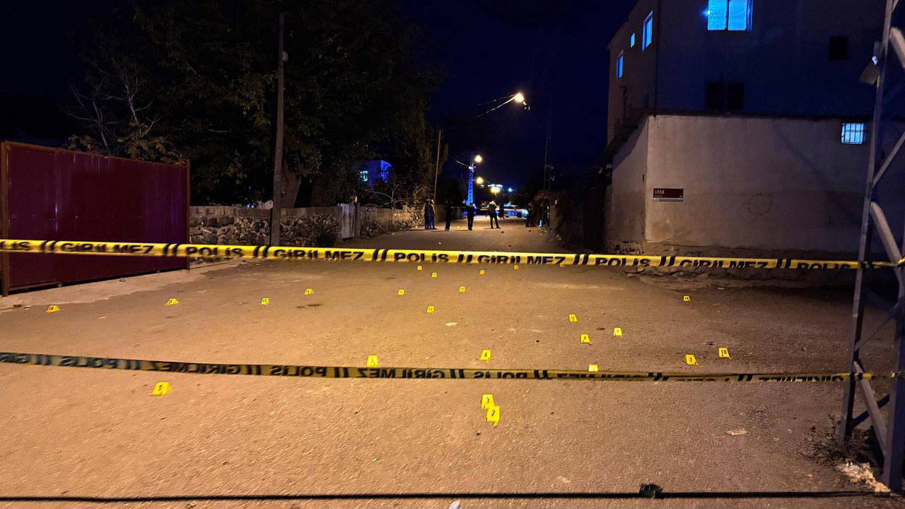 Esenyurt’ta iki grup arasında silahlı kavga: 1 ölü