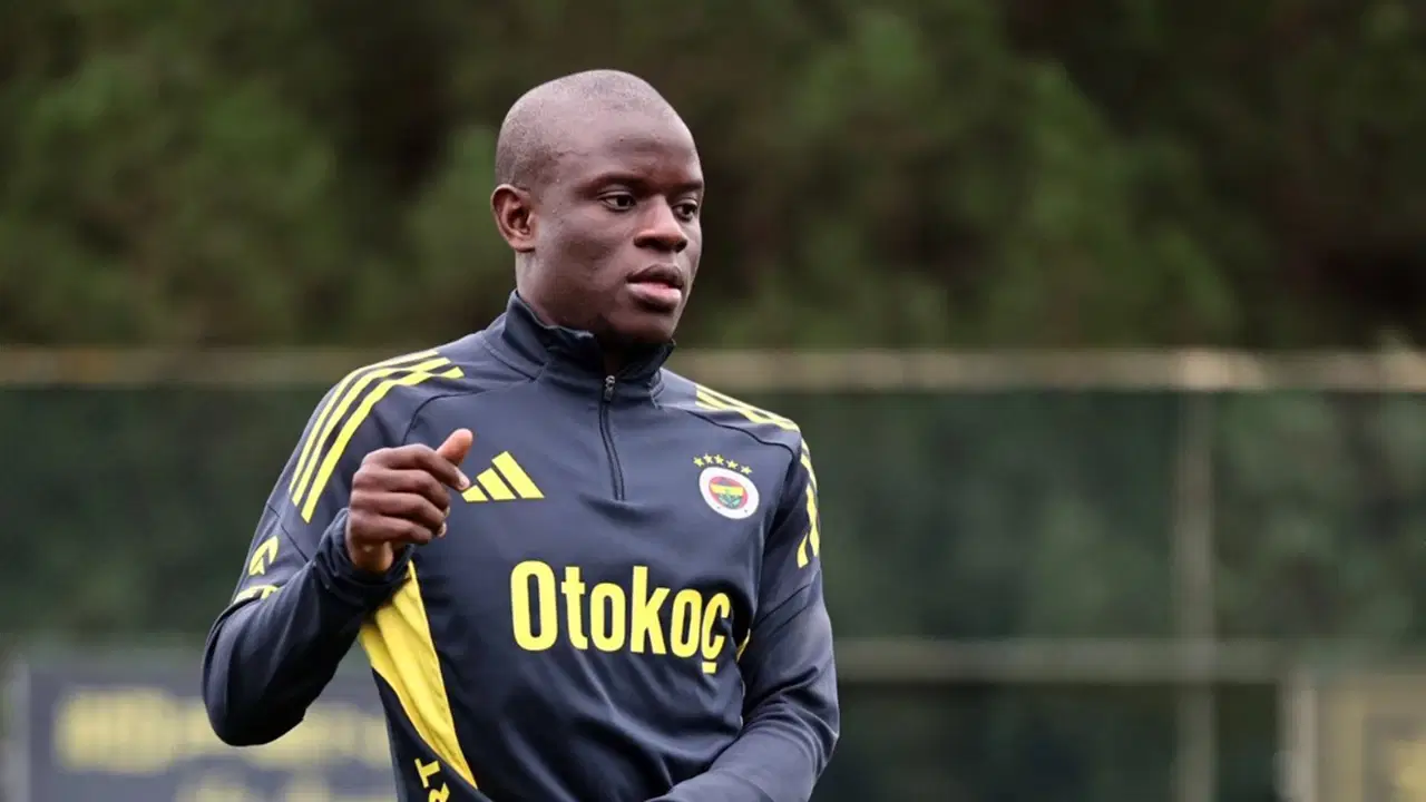 Fenerbahçe’nin Yeni Yıldızı N’Golo Kanté, Takımla İlk Antrenmanına Çıktı