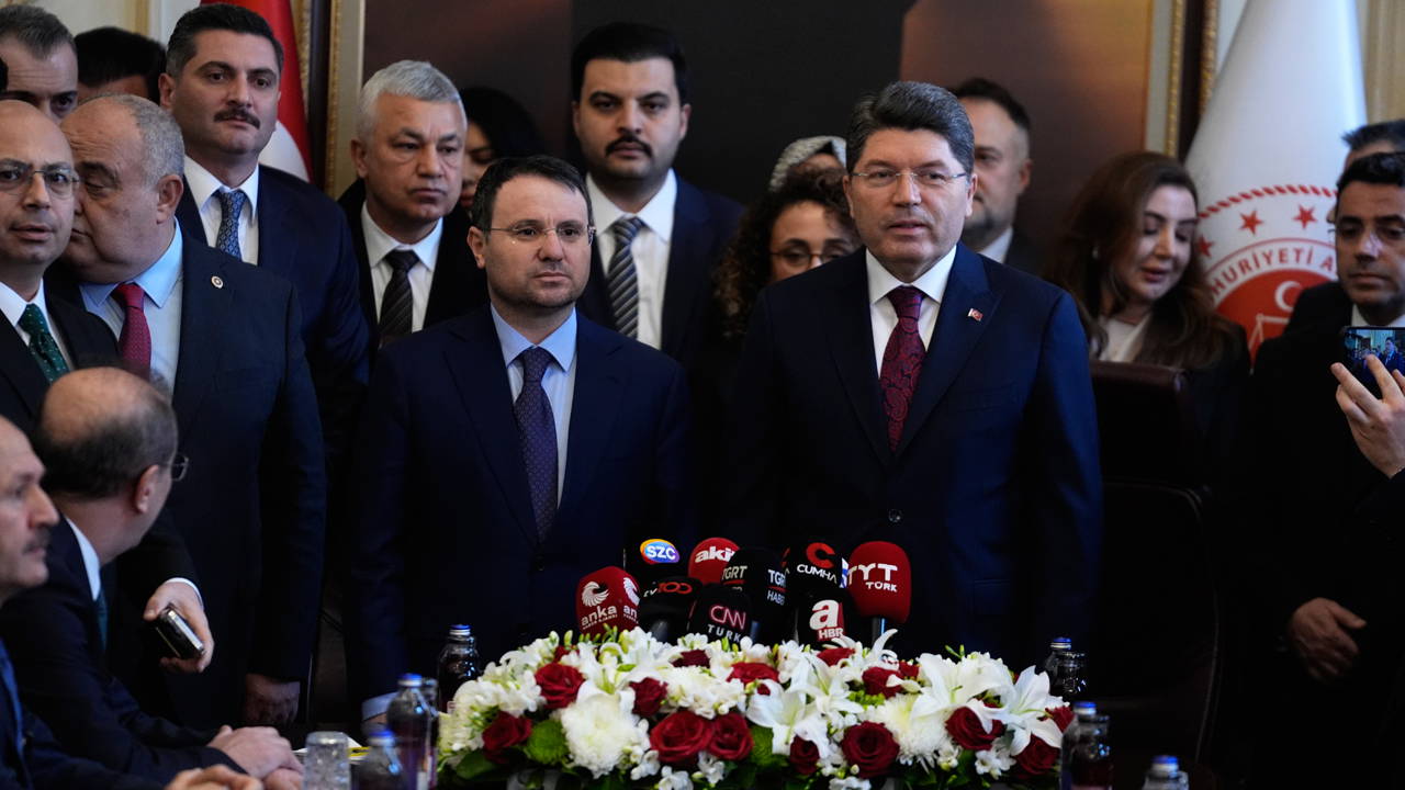 Adalet Bakanlığı’nda Devir Teslim: Akın Gürlek Görevi Yılmaz Tunç’tan Devraldı, CHP’den Dikkat Çeken Tepki
