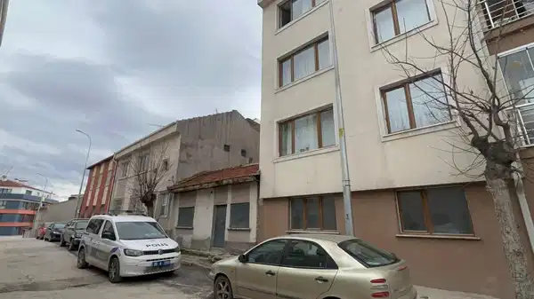 Eskişehir’de 12 Yaşındaki Çocuk Apartmanın Penceresinden Düştü