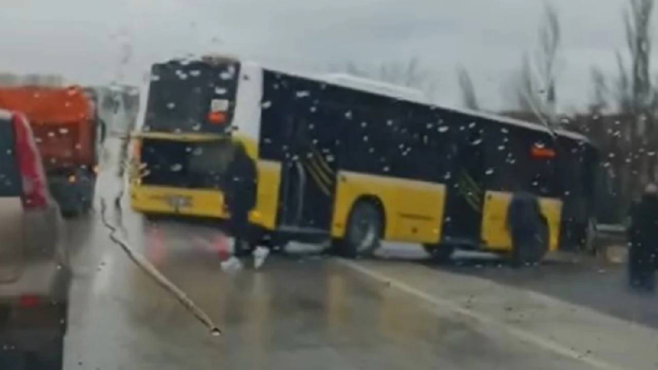 Son Dakika | Büyükçekmece’de İETT Otobüsü Kaza Yaptı: 5 Yaralı