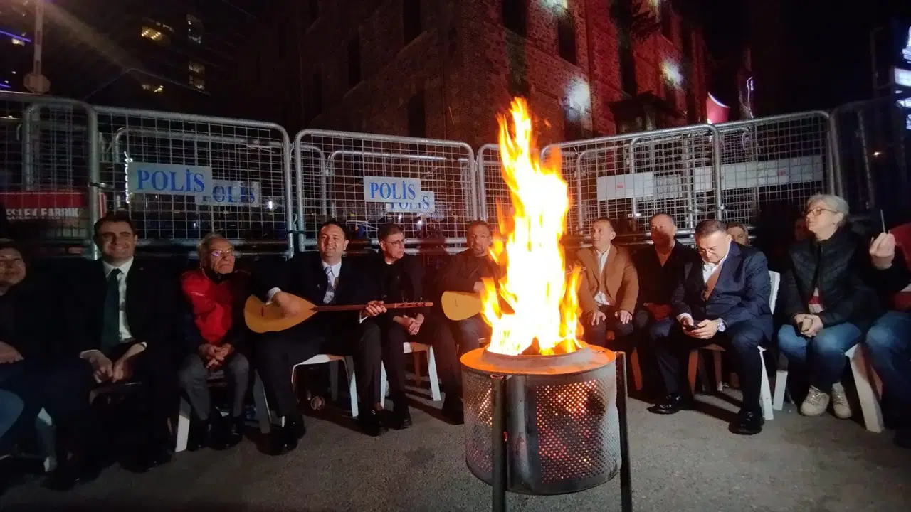İzmir’de Meslek Fabrikası Direnişi 4. Gününde Sürüyor: CHP’li İsimlerden Destek Ziyareti