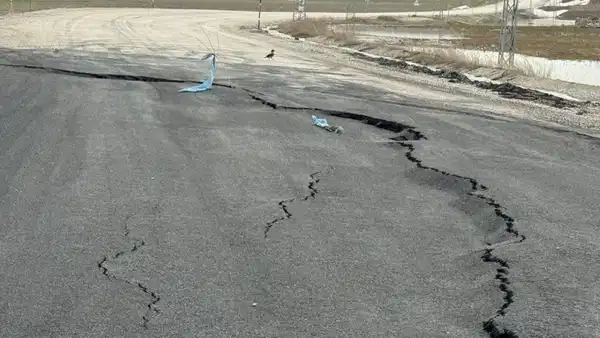 Hakkâri’de Yol Çökmelerine Tepki: “Bu Bir Doğal Afet Değil, İhmalin Sonucu”