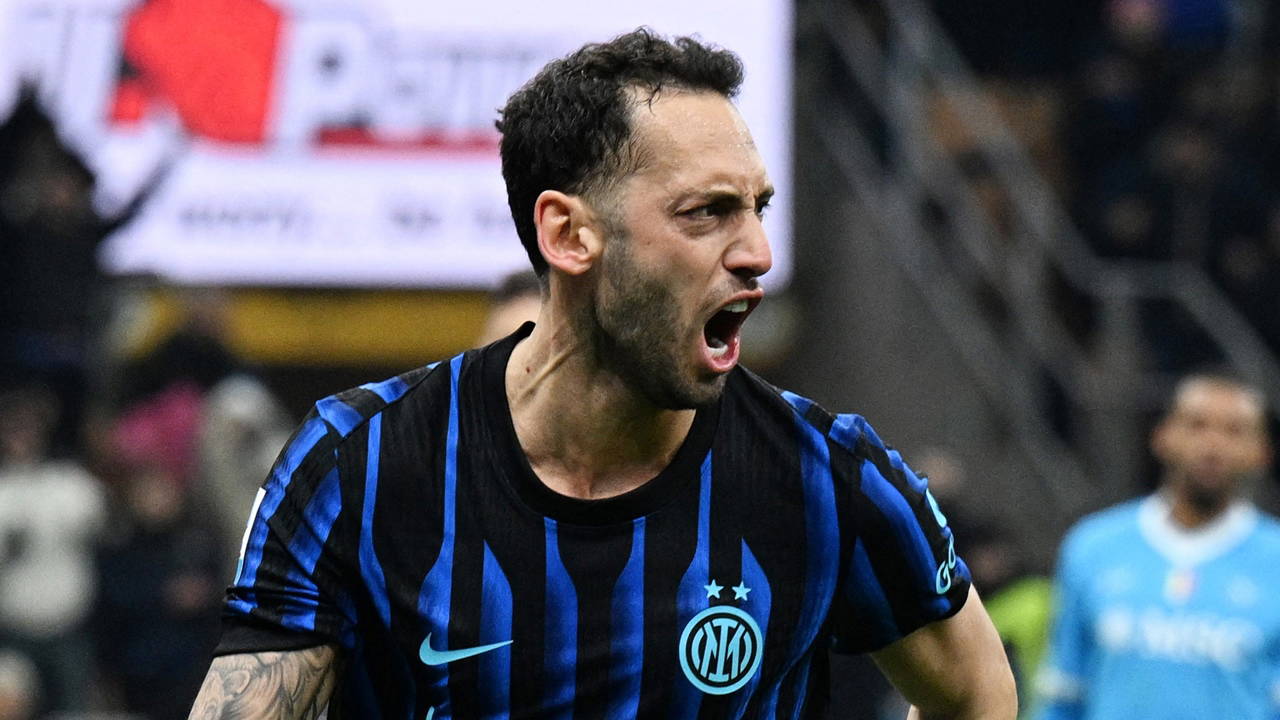 Hakan Çalhanoğlu Inter’de kalmaya yakın
