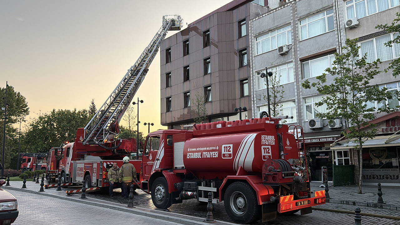 İstanbul’da Otel Yangını: 4. Katta Çıkan Yangın Sonrası 1 Kişi Hayatını Kaybetti