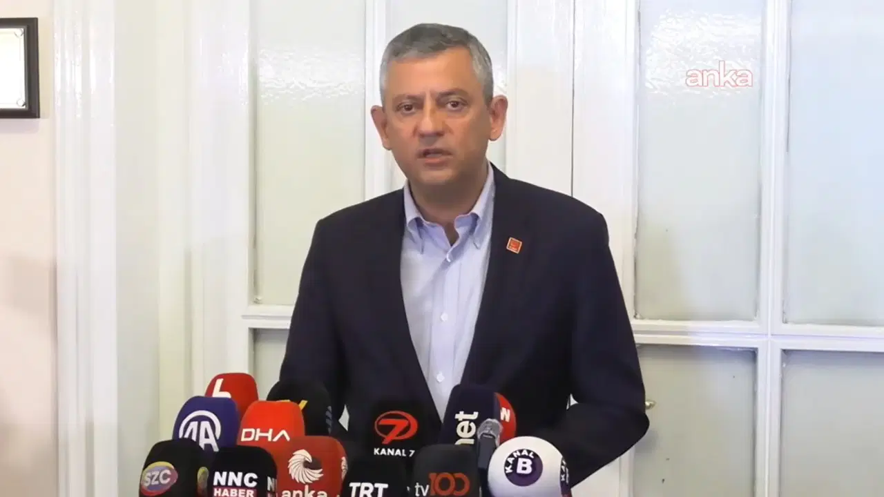CHP’de Grup Toplantısı Tartışması: Özgür Özel’den Açıklama