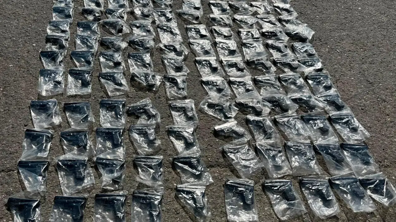 İstanbul'da Organize Suç Örgütlerine Silah Operasyonu: Yolcu Otobüsünde 120 Tabanca Ele Geçirildi