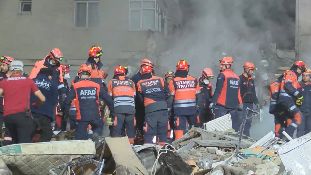 Maltepe’de 7 Katlı Binada Çökme: 3 Kişi Hayatını Kaybetti, Enkazda Aramalar Sürüyor