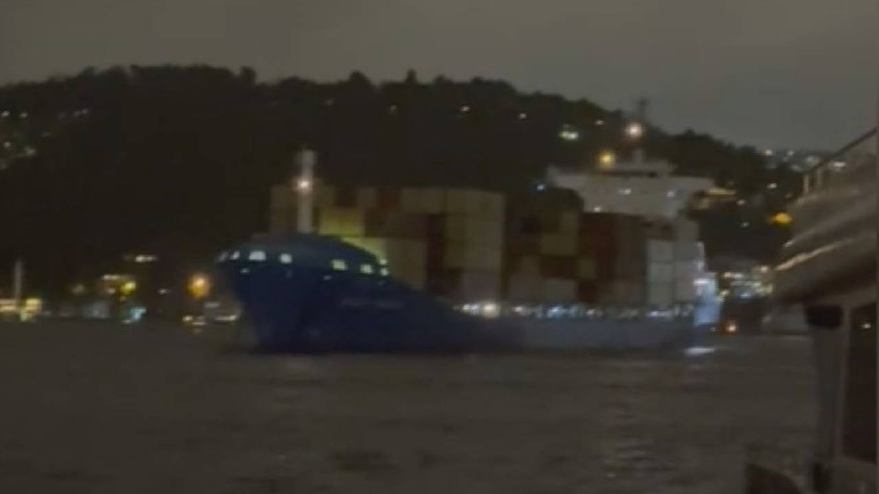 İstanbul Boğazı’nda 147 Metrelik Kuru Yük Gemisi Sürüklendi