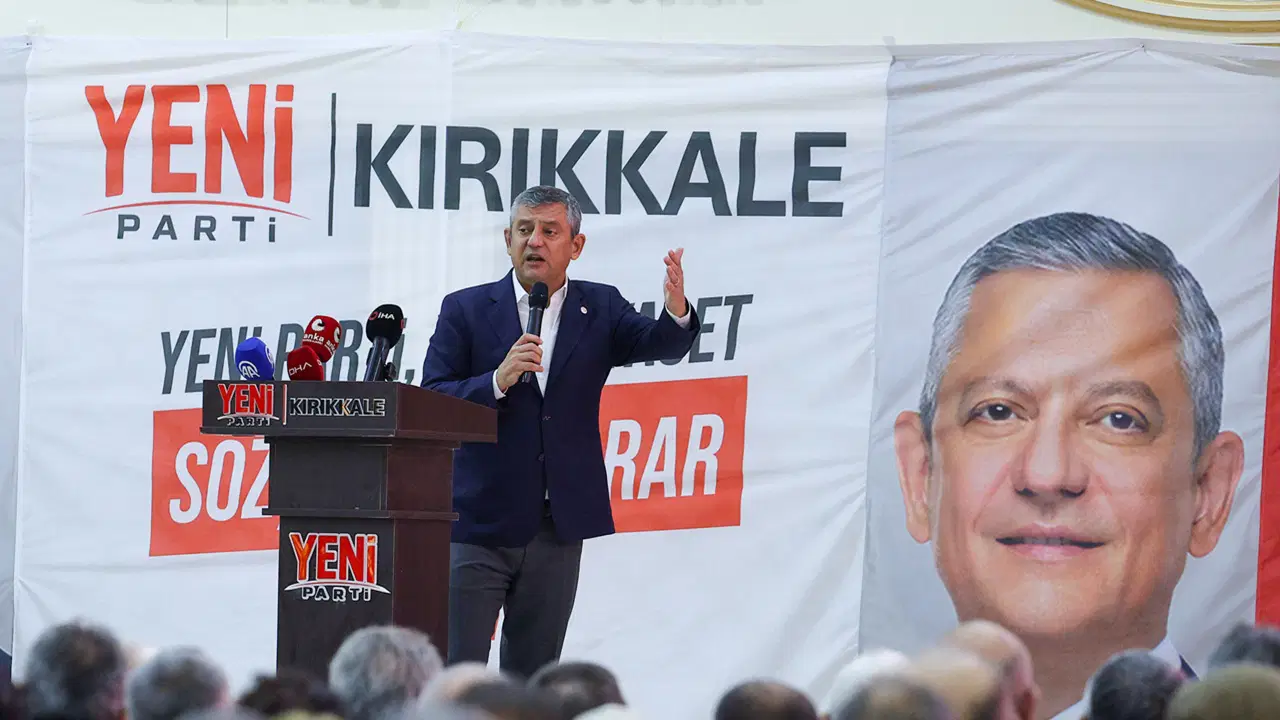 Özgür Özel’den Fon Vurgunu Tepkisi: “Soyanlar AK Partili, Soyulanlar AK Partili”